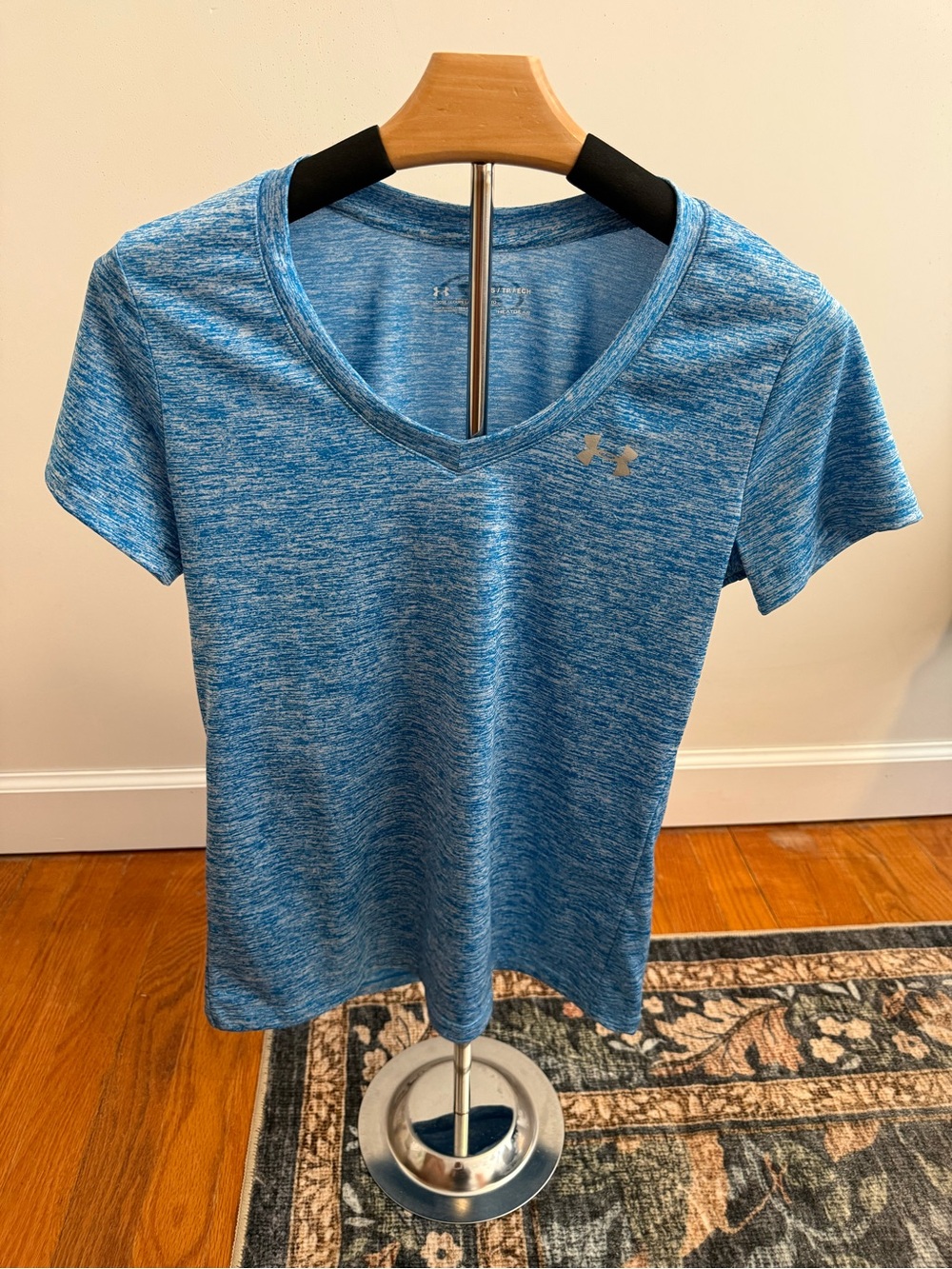 Under Armour Blue Heathered V-Neck Short Sleeve Tee